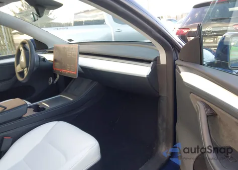 2023 Tesla Model Y Awd/Long Range Dual Motor All-Wheel Drive z USA, uszkodzony, nr VIN 7SAYGDEE8PA206351